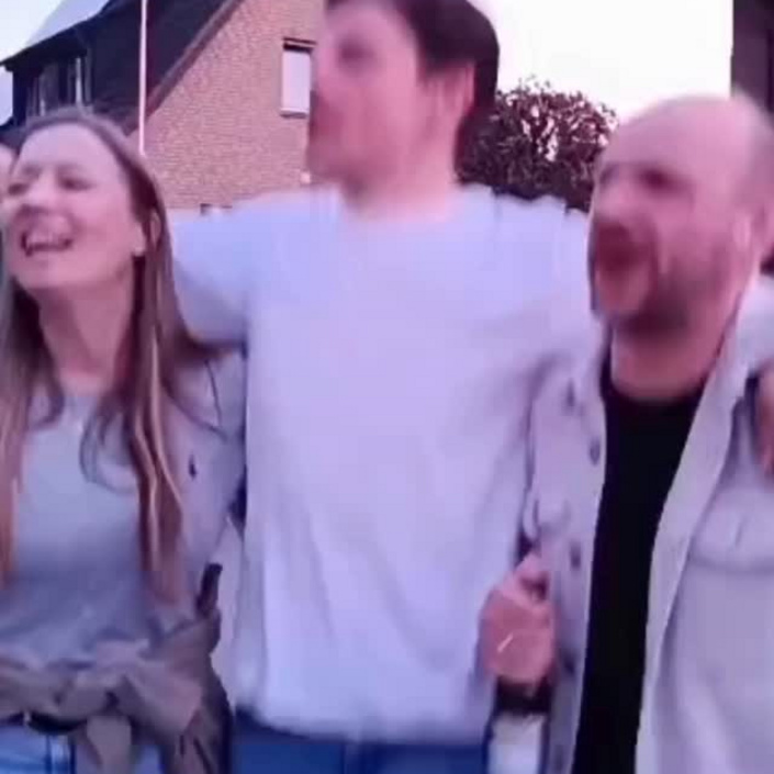 Freitag + Feierabend = Boßeln 🎯
Bei bestem Wetter, guter Stimmung und 1-2 Kaltgetränken haben wir das Wochenende... Freitag + Feierabend = Boßeln 🎯
Bei bestem Wetter, guter Stimmung und 1-2 Kaltgetränken haben wir das Wochenende...